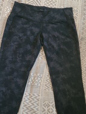 Old Navy Black & Dark Gray Camouflage-Print Leggings